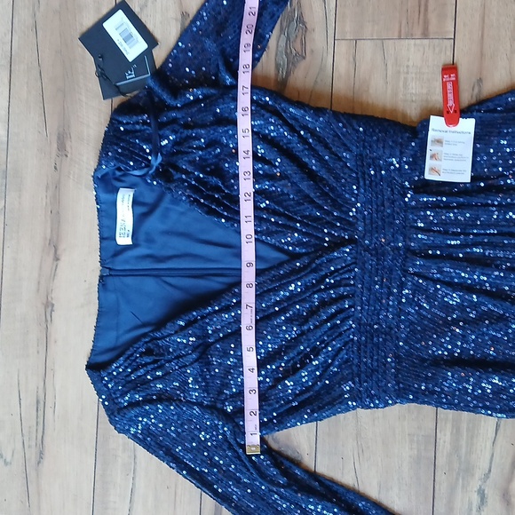 New Mac Duggal Embellished Midnight  Long Sleeves Gown. Size 4 - Picture 16 of 17